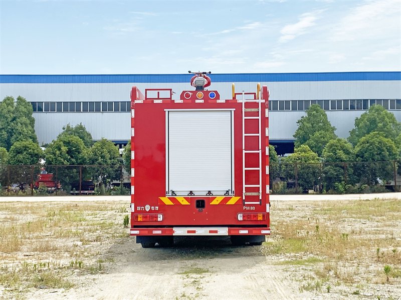 🚒 消防车大揭秘：城市里的"红色守护神"到底有多硬核？